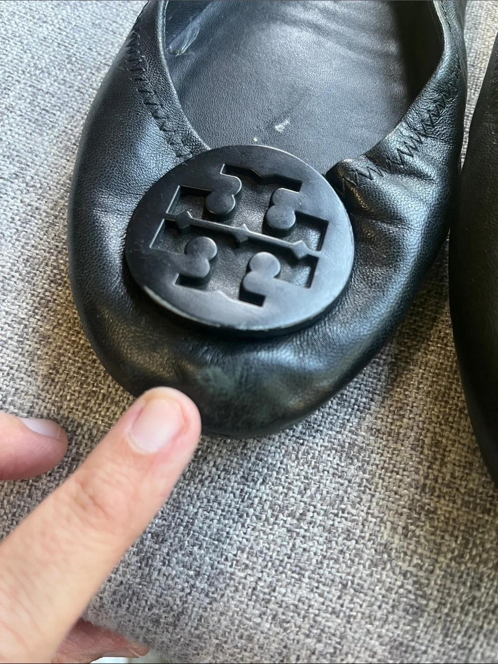 Tory Burch Black Leather Logo Round-Toe Ballet Flats - Picture 9 of 9